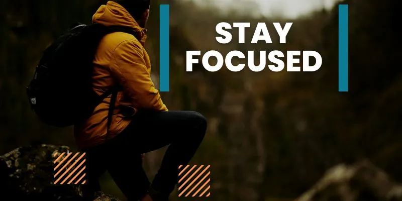 Stay focused - a magnifying glass zooming in on a target symbol, symbolizing the power of concentration and focus.